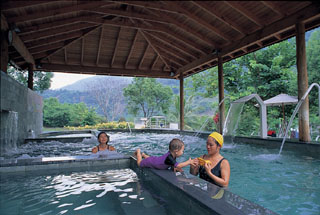 芳晨溫泉渡假村標題圖片